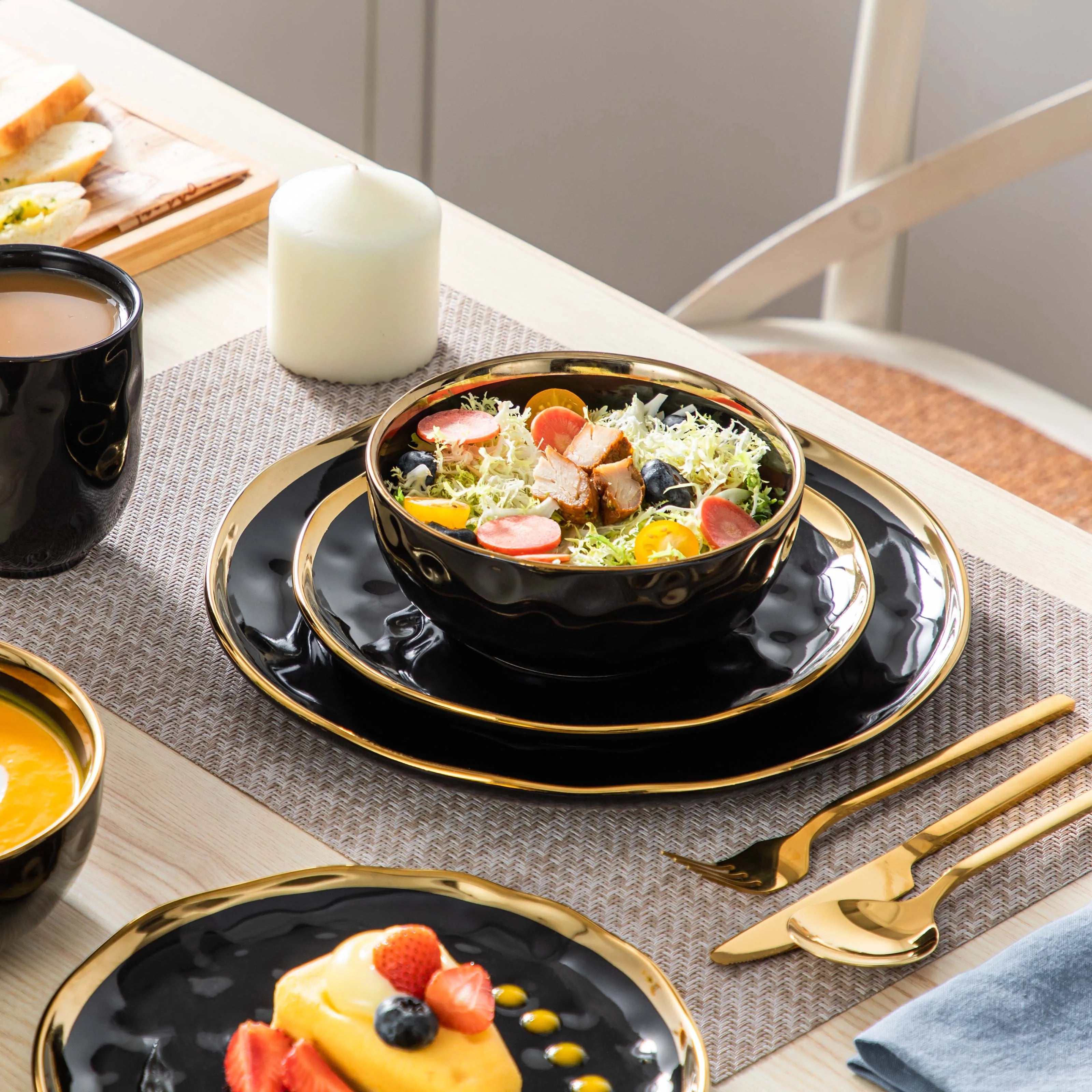 LOVECASA Black Porcelain Dinnerware Set with Gold Trim – 16 & 32 Piece